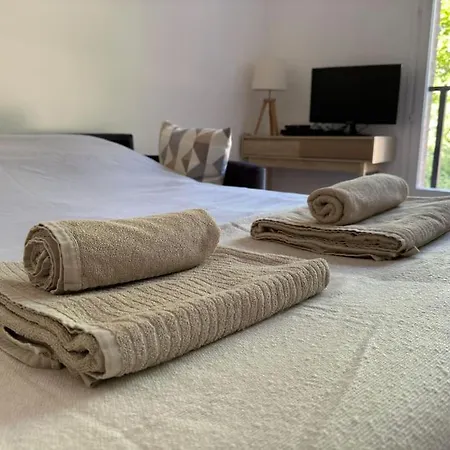 2 Pas Du Chateau - - Stationnement *